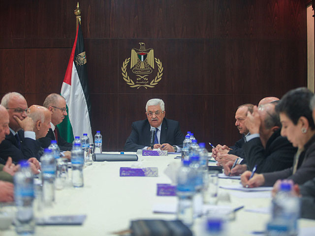 Палестинские СМИ: Махмуд Аббас отправит в отставку правительство национального единства  
