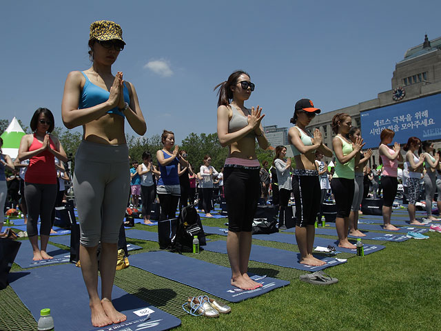 День йоги в Сеуле, 21 июня 2015 года