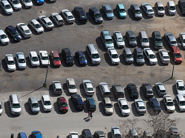 Государство предоставит желающим попасть в Гуш-Дан субсидированную парковку