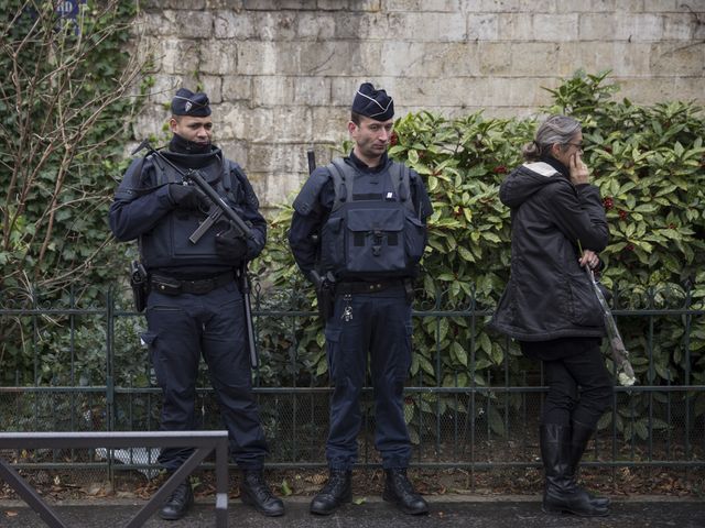 Премьер-министр Франции предупредил о высокой вероятности новых терактов