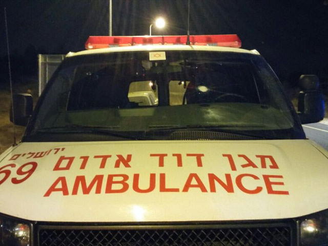 Автомобиль "Маген Давид Адом", который был обстрелян около Бейт-Эля