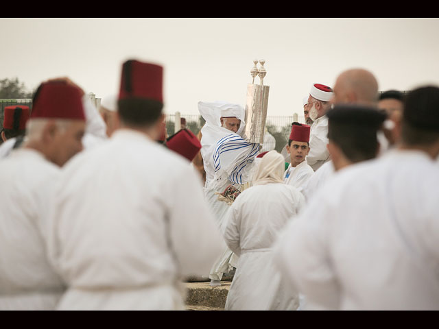 Самаритяне празднуют Шавуот: молитва на горе Гризим  