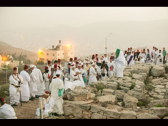 Самаритяне празднуют Шавуот: молитва на горе Гризим  