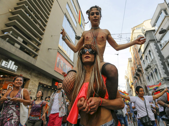 "Парад гордости" в Стамбуле. 28 июня 2015 года