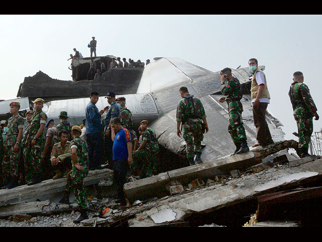 Индонезийские СМИ: жертвами авиакатастрофы стали более 140 человек