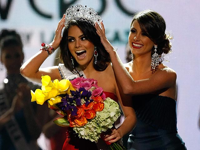 Химене Наваретте на конкурсе "Мисс Вселенная" в 2010 году