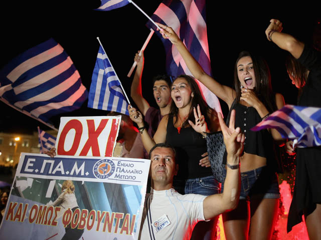 Итоги референдума в Греции: 61% греков сказали "нет" требованиям кредиторов