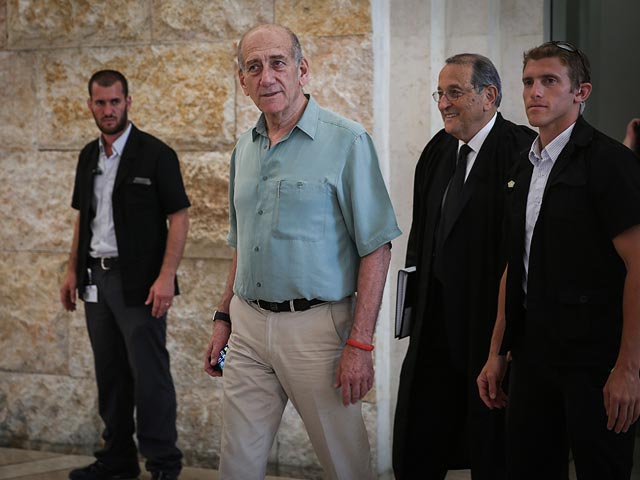 Эхуд Ольмерт в суде. 8 июля 2015 года