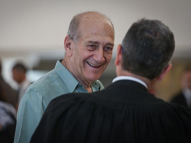 Эхуд Ольмерт в суде. 8 июля 2015 года