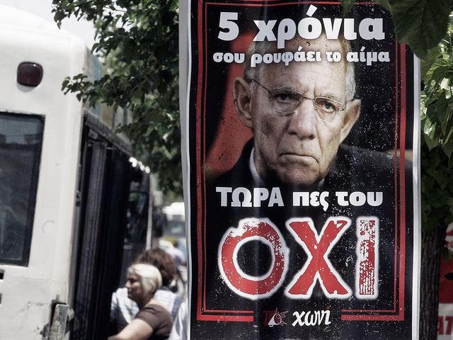 Пропагандистский плакат в Греции с портретом Вольфганга Шойбле