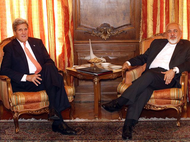 Госсекретарь США Джон Керри и глава МИД Ирана Мохаммад Джавад Зариф   