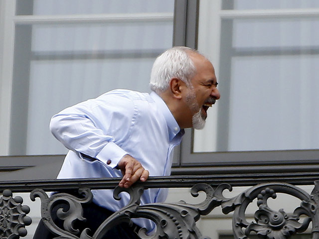Министр иностранных дел Ирана Мохаммад Джавад Зариф в Вене. 13 июля 2015 года