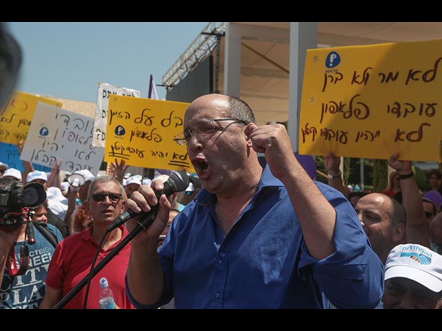 Ави Нисанкорен на демонстрации профсоюзов в Тель-Авиве. 16 июля 2015 года