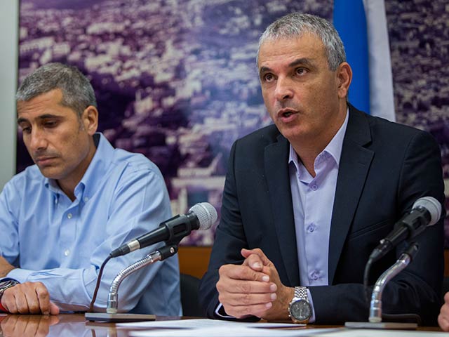Глава бюджетного отдела минфина Амир Леви и министр финансов Моше Кахлон 