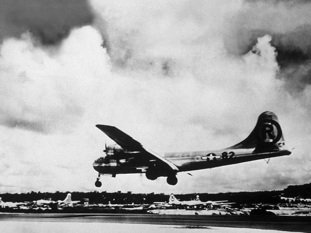 Бомбардировщик B-29 Enola Gay