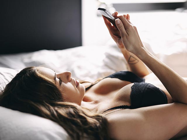  Ученые: секс по телефону укрепляет отношения
