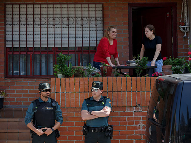 Арестован испанец, торговавший одеждой и аксессуарами с изображением казней ИГ  