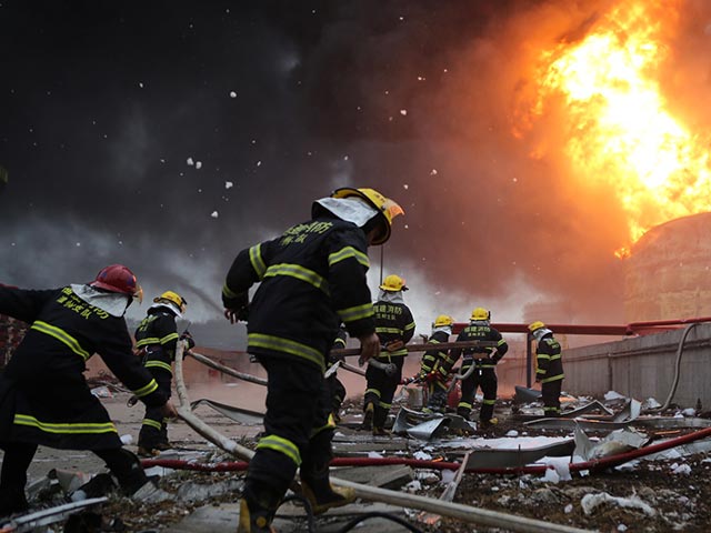 Пожар в порту Тянцзиня: десятки убитых и сотни раненых  