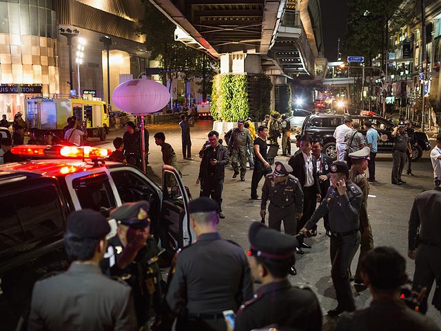 На месте взрыва в Бангкоке. 17 августа 2015 года