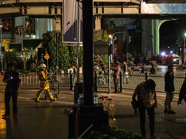 На месте взрыва в Бангкоке. 17 августа 2015 года