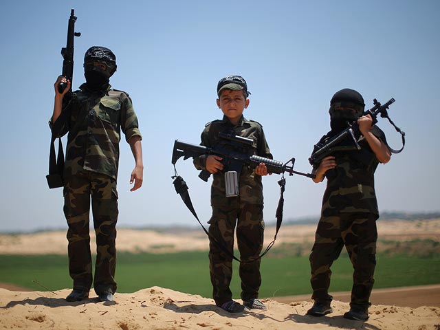 Дети боевиков "Комитетов народного сопротивления" в Газе