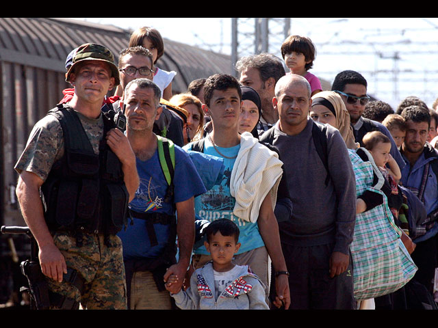 Беженцы из стран Ближнего Востока пробираются в Европу