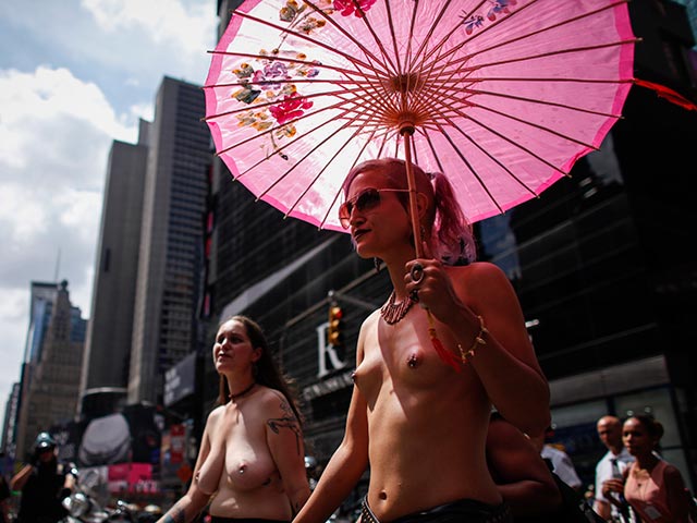 Марш GoTopless в Нью-Йорке. 23 августа 2015 года