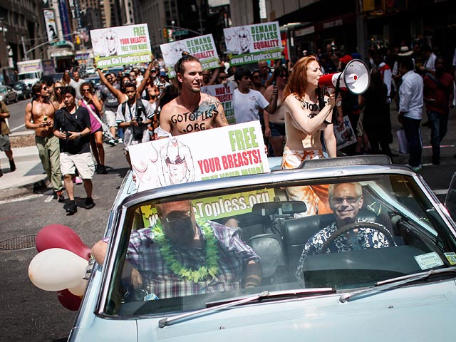 Марш GoTopless в Нью-Йорке. 23 августа 2015 года