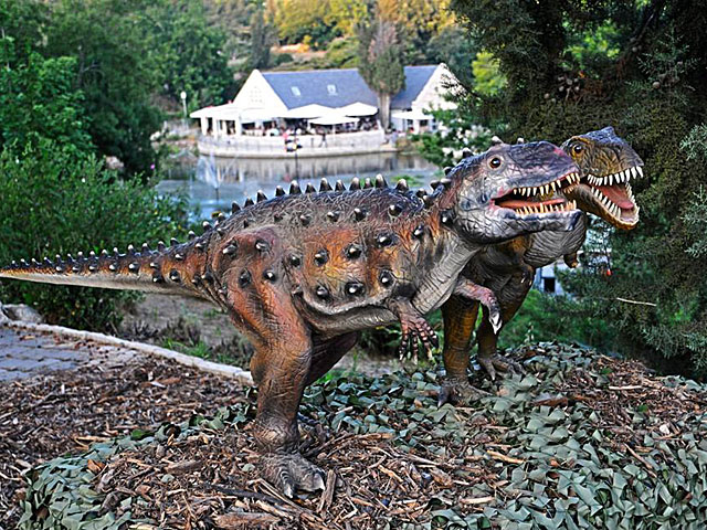 Последняя неделя "Королевства динозавров" в Иерусалиме: выставка работает до конца августа  