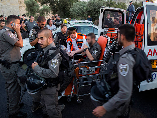 Теракт в Иерусалиме: вооруженный топором террорист напал на пограничников  