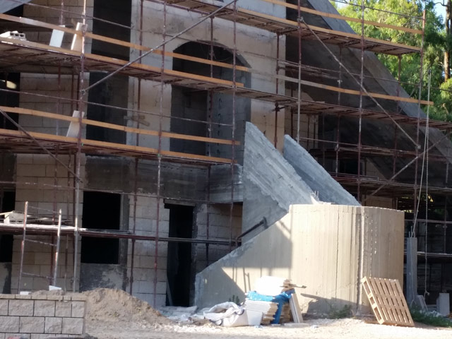 Строящаяся синагога в Ницане. 2015 год