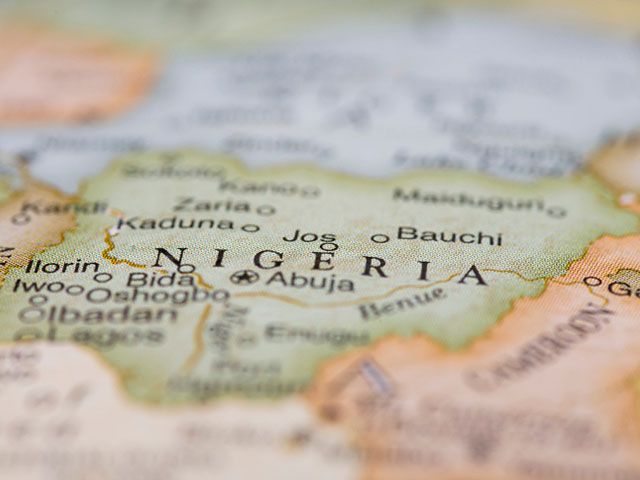 Самолет ВВС Нигерии упал на дом, семь человек погибли