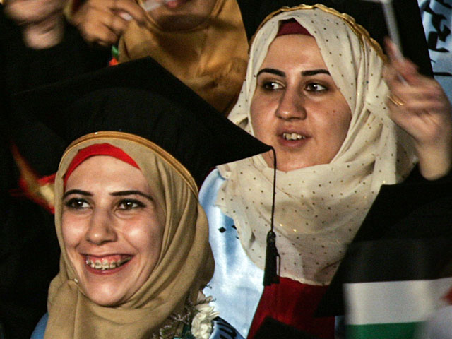 Магистры "Аль-Аксы": в университете Газы вручены дипломы  