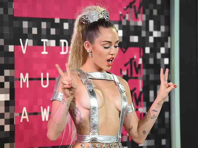 Майли Сайрус на церемонии MTV Video Music Awards. 30 августа 2015 года