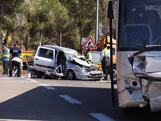 В Хадере водитель автобуса, потеряв управление, протаранил несколько автомобилей  