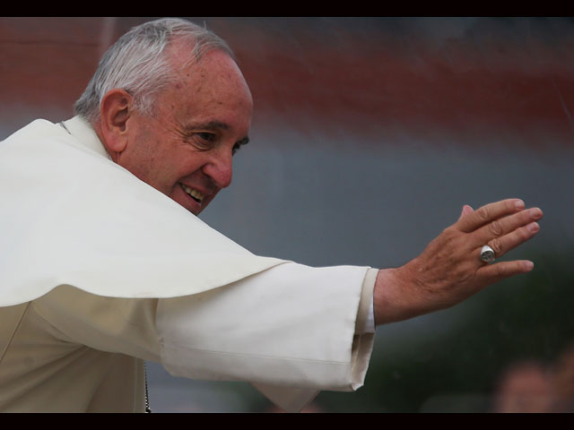 Папа Римский: Ватикан проявит милосердие и примет две семьи беженцев  