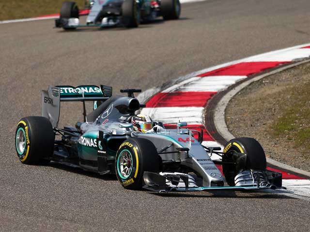 "Формула-1": победителем "Гран-При Италии" стал Льюис Хэмилтон