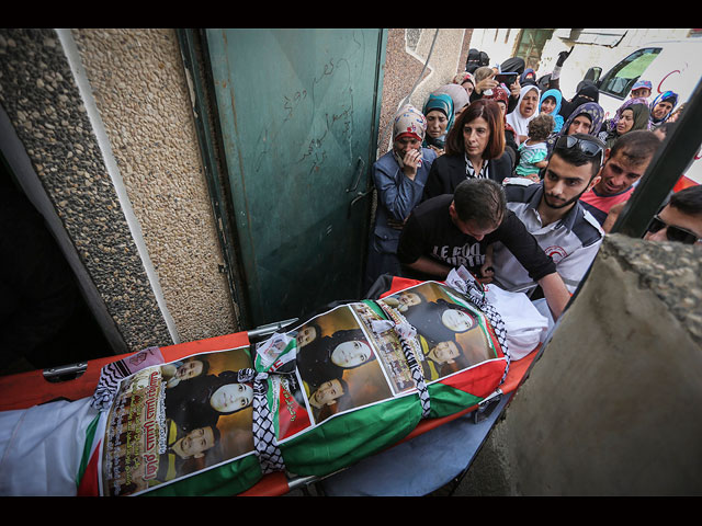 В похоронах Рихам Дауабше приняли участие свыше двух тысяч палестинцев  