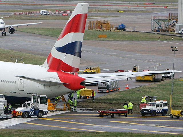 Возгорание самолета British Airways в Лас-Вегасе, пострадали 14 человек