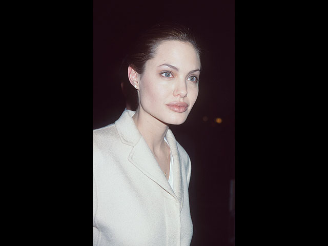 Анджелина Джоли в 1998 году  