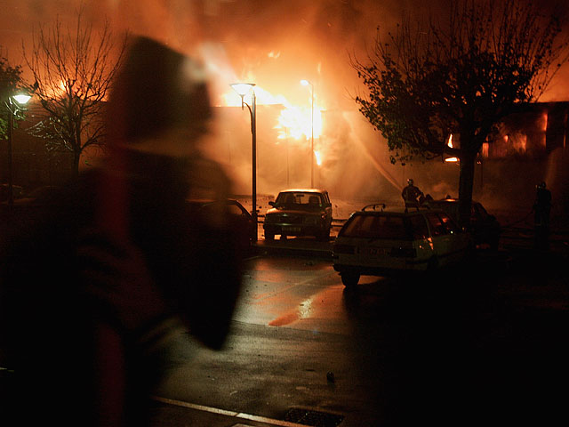     Пожар в жилом доме в Париже, среди восьми погибших есть дети
