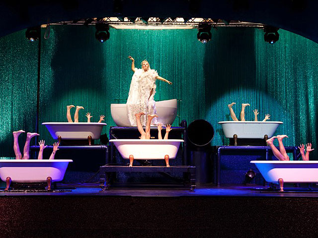 27-31 октября в тель-авивском зале "Бейт а-Опера" будет показано необычное театрально-цирковое шоу Soap