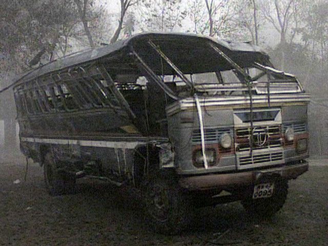В Индии автобус упал в пропасть, погибли около 20 человек