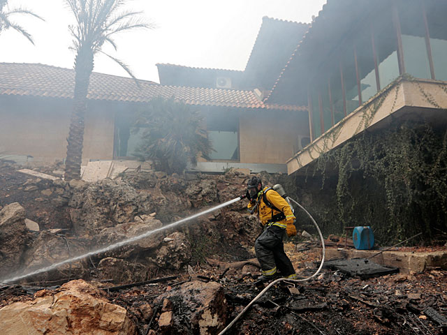     Пожар в районе Иерусалима, спасатели эвакуируют жителей поселка Моца