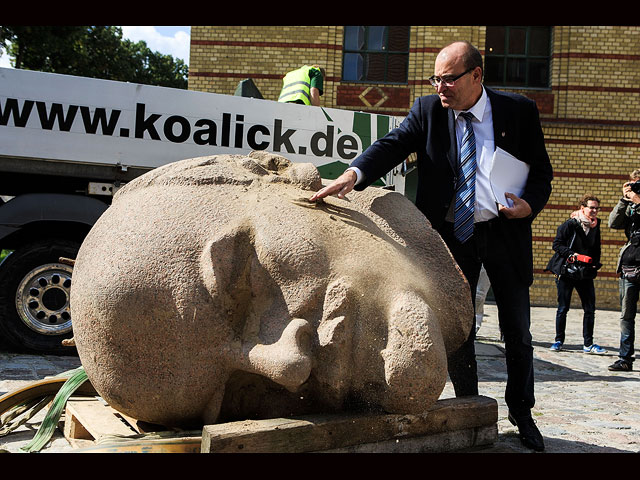 Двухметровая голова Ленина станет центральным экспонатом выставки в Берлине  