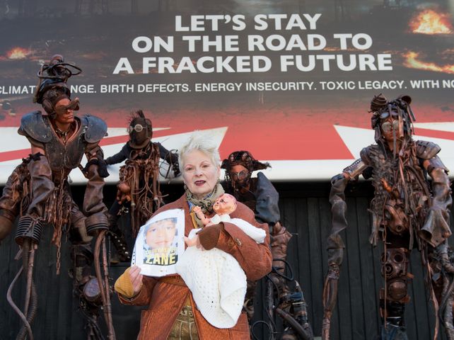 Вивьен Вествуд на одной из акций протеста против добычи сланцевого газа