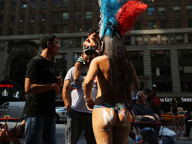 "Desnudas" на Таймс-сквер. Август 2015 года