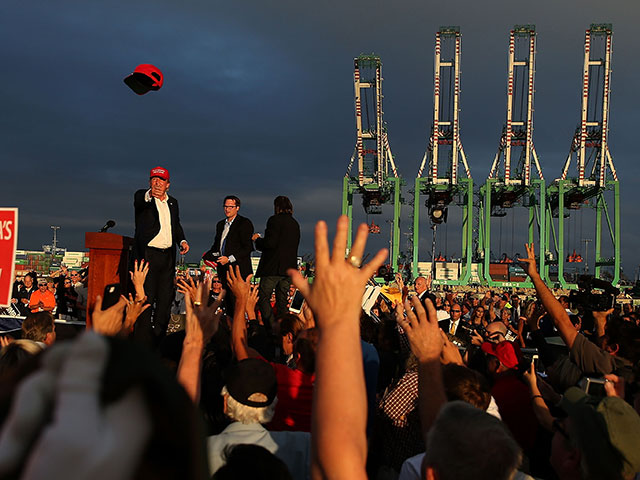 Дональд Трамп на военном корабле "Айова" в Лос-Анджелесе. 15 сентября 2015 года
