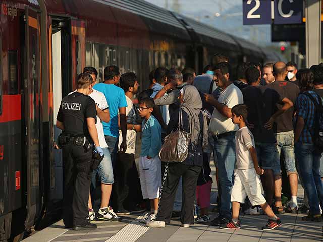 Мигранты, прибывшие из Венгрии в Германию. 31 августа 2015 года 