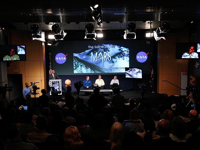 На пресс-конференции  NASA. Вашингтон, 28 сентября 2015 года